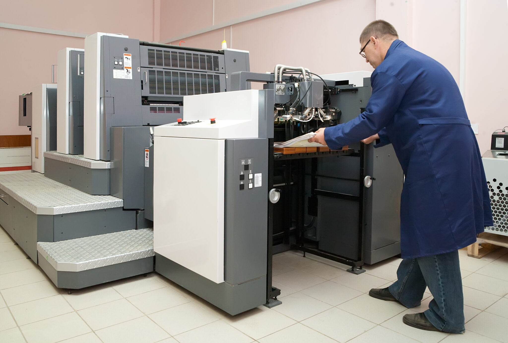 Printer working at his new offset machine